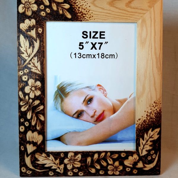 Wooden photo frame with wood burning and color - Pyr4